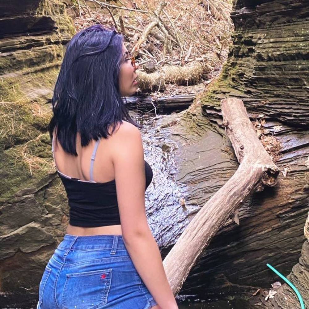 Meet your Posher, Jasmine